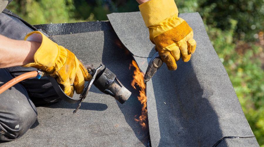 Professional gutter cleaning in Easton, KS